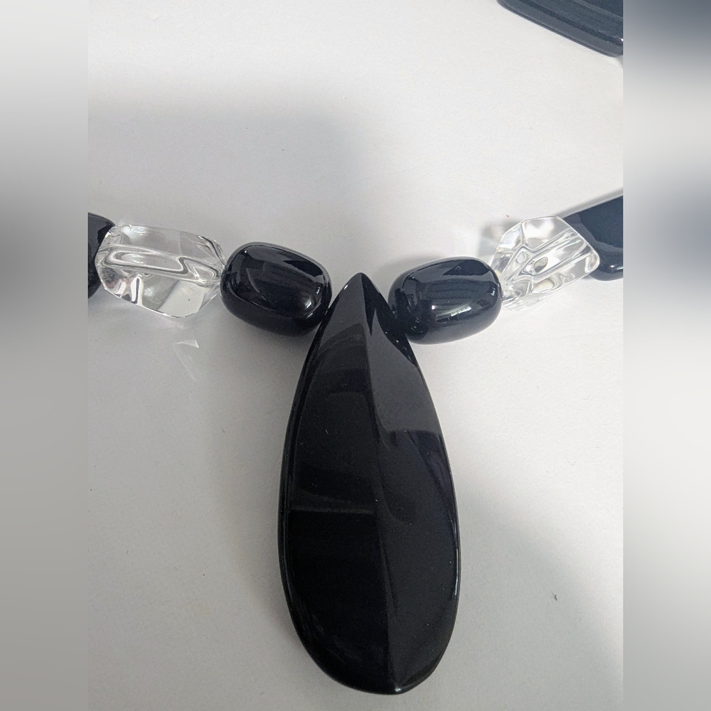 Elegant Black and Clear Necklace - Picture 4 of 4